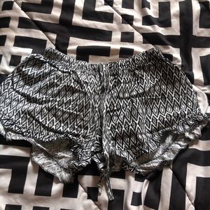 Black and white loose shorts